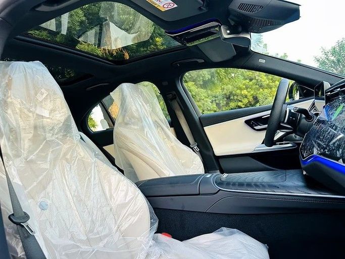 Новый Mercedes-Benz E-Class 350 VI (W214, S214), 2.0 л, 2024 в Шардже от Taj Al Sultan Used Cars Серебристый цвет. Японская | AUTO.AE