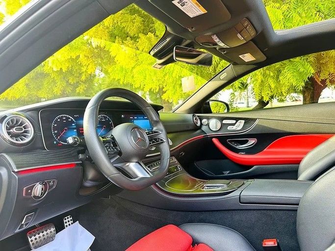 Подержанный Mercedes-Benz E-Class 450 V (W213, S213, C238) Рестайлинг, 3.0 л, 2022 в Шардже от Taj Al Sultan Used Cars Черный цвет. Other | AUTO.AE