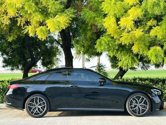 Подержанный Mercedes-Benz E-Class 450 V (W213, S213, C238) Рестайлинг, 3.0 л, 2022 в Шардже от Taj Al Sultan Used Cars Черный цвет. Other | AUTO.AE