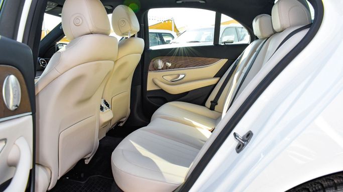 Подержанный Mercedes-Benz E-Class 350 V (W213, S213, C238) Рестайлинг, 2.0 л, 2022 в Шардже от Alsaadi Motors Белый цвет. Other | AUTO.AE