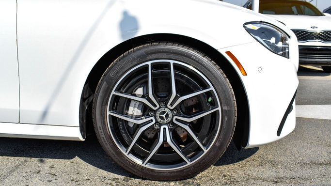 Подержанный Mercedes-Benz E-Class 350 V (W213, S213, C238) Рестайлинг, 2.0 л, 2022 в Шардже от Alsaadi Motors Белый цвет. Other | AUTO.AE