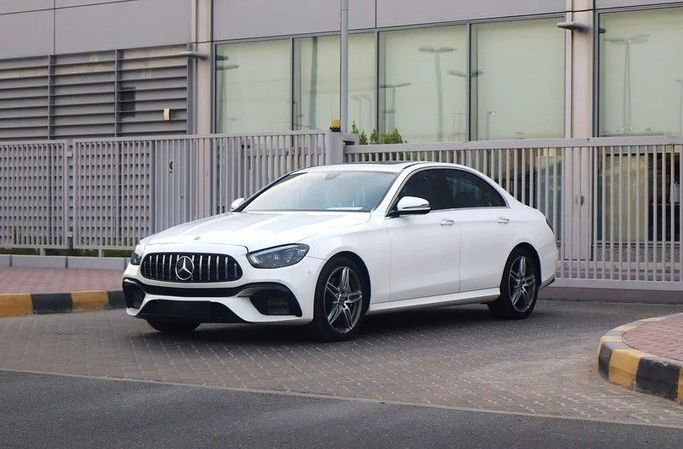 Used Mercedes-Benz E-Class 300 V (W213, S213, C238), 2.0 l, 2018 in Sharjah by Al Rukin Al Saudi, White color. American Specs | AUTO.AE