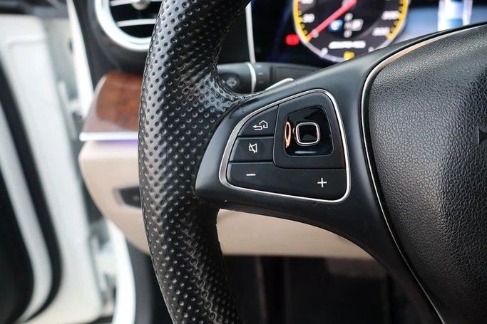 Used Mercedes-Benz E-Class 300 V (W213, S213, C238), 2.0 l, 2018 in Sharjah by Al Rukin Al Saudi, White color. American Specs | AUTO.AE