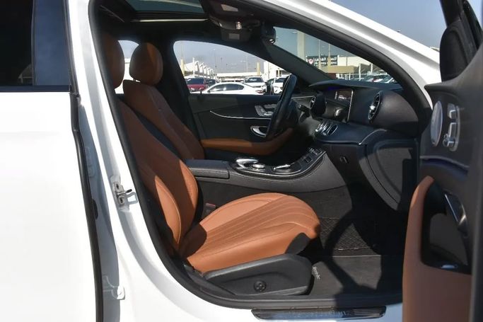 Подержанный Mercedes-Benz E-Class 350 V (W213, S213, C238), 2.0 л, 2020 в Шардже от Alfaris Used Cars Белый цвет. Other | AUTO.AE