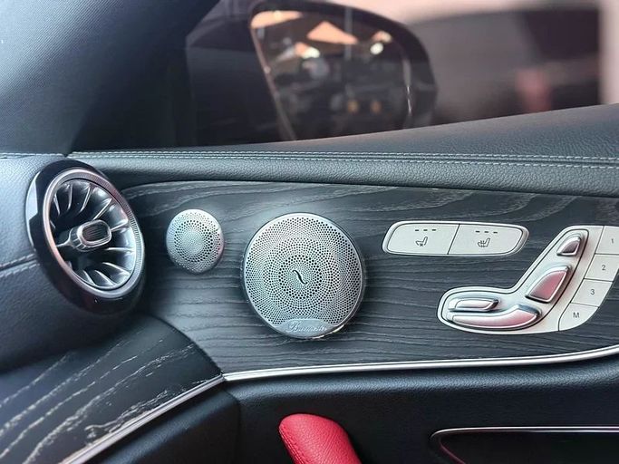 Подержанный Mercedes-Benz E-Class 200 V (W213, S213, C238), 2.0 л, 2019 в Шардже от Hamsat Waad Черный цвет. GCC | AUTO.AE