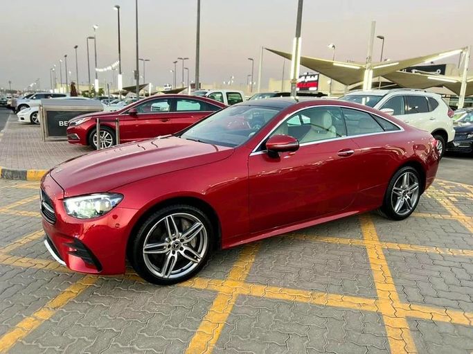Подержанный Mercedes-Benz E-Class 400 V (W213, S213, C238), 3.0 л, 2018 в Шардже от Karkuk Used Cars Бордовый цвет. Канадская | AUTO.AE