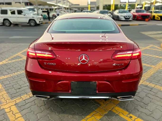 Подержанный Mercedes-Benz E-Class 400 V (W213, S213, C238), 3.0 л, 2018 в Шардже от Karkuk Used Cars Бордовый цвет. Канадская | AUTO.AE