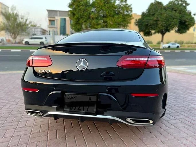 Подержанный Mercedes-Benz E-Class 450 V (W213, S213, C238), 3.0 л, 2020 в Шардже от Karkuk Used Cars Черный цвет. Американская | AUTO.AE