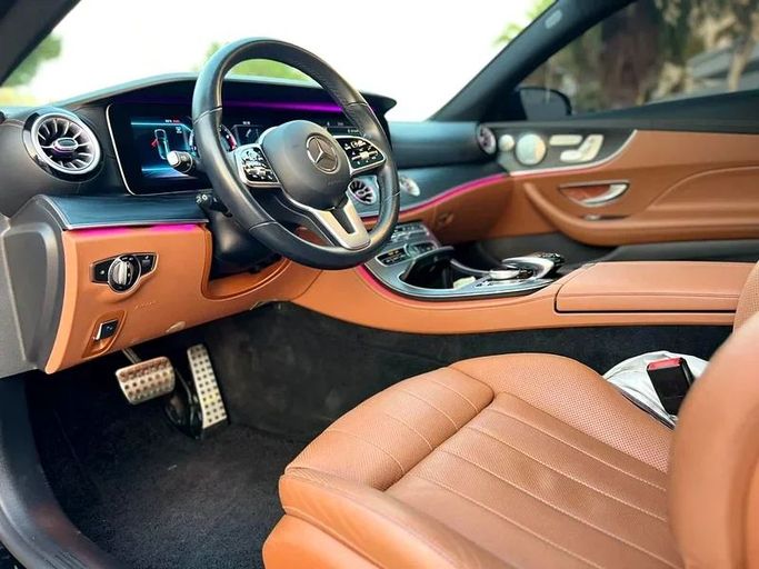 Подержанный Mercedes-Benz E-Class 450 V (W213, S213, C238), 3.0 л, 2020 в Шардже от Karkuk Used Cars Черный цвет. Американская | AUTO.AE