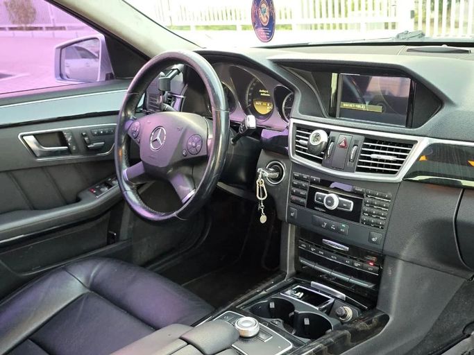 Подержанный Mercedes-Benz E-Class 220 CDI IV (W212, S212, C207), 2.1 л, 2012 в Шардже от Al Jana Used Cars Серебристый цвет. Корейская | AUTO.AE