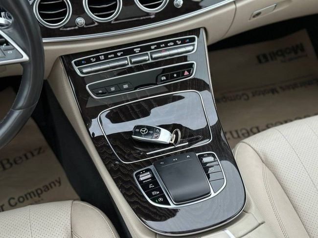 Подержанный Mercedes-Benz E-Class 350 V (W213, S213, C238), 2.0 л, 2021 в Шардже от Berlin Used Cars Серый цвет. Американская | AUTO.AE