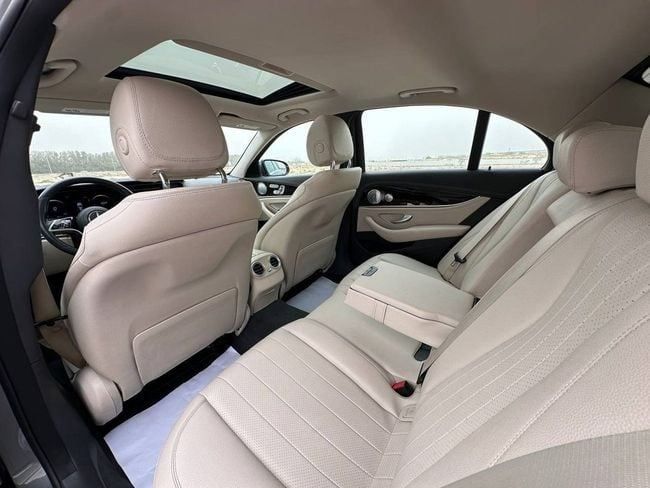 Подержанный Mercedes-Benz E-Class 350 V (W213, S213, C238), 2.0 л, 2021 в Шардже от Berlin Used Cars Серый цвет. Американская | AUTO.AE