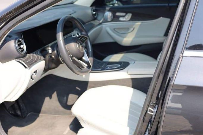 Подержанный Mercedes-Benz E-Class 250 V (W213, S213, C238), 2.0 л, 2021 в Шардже от OMC Used Cars Серый цвет. Американская | AUTO.AE