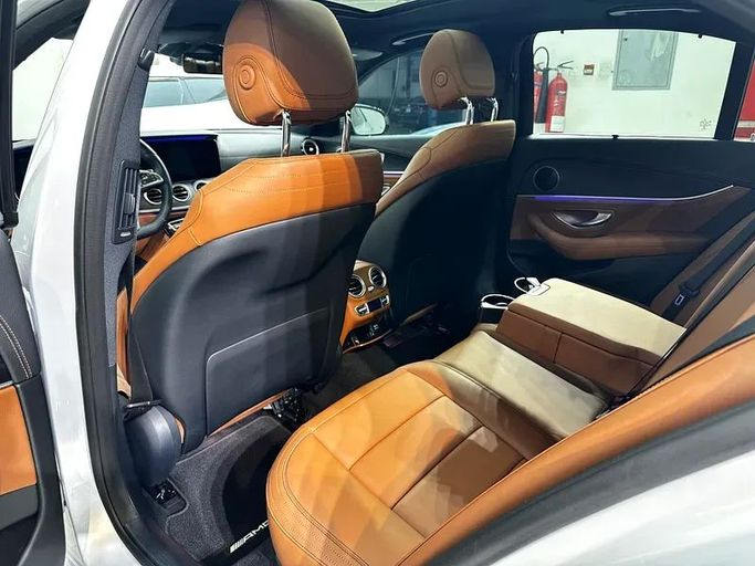 Подержанный Mercedes-Benz E-Class 300 V (W213, S213, C238), 2.0 л, 2017 в Шардже от Ryno Cars Серебристый цвет. GCC | AUTO.AE