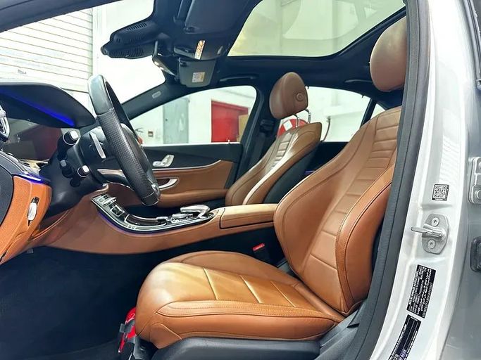 Подержанный Mercedes-Benz E-Class 300 V (W213, S213, C238), 2.0 л, 2017 в Шардже от Ryno Cars Серебристый цвет. GCC | AUTO.AE