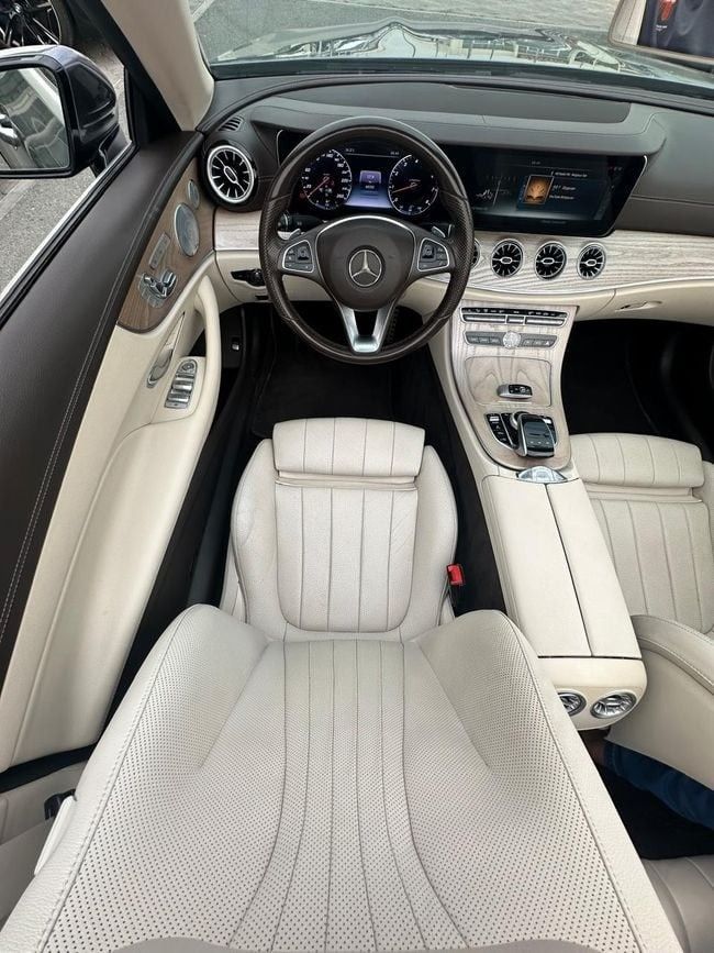 Подержанный Mercedes-Benz E-Class 400 V (W213, S213, C238), 3.0 л, 2018 в Шардже от Al Hashal Used Cars Серый цвет. Американская | AUTO.AE