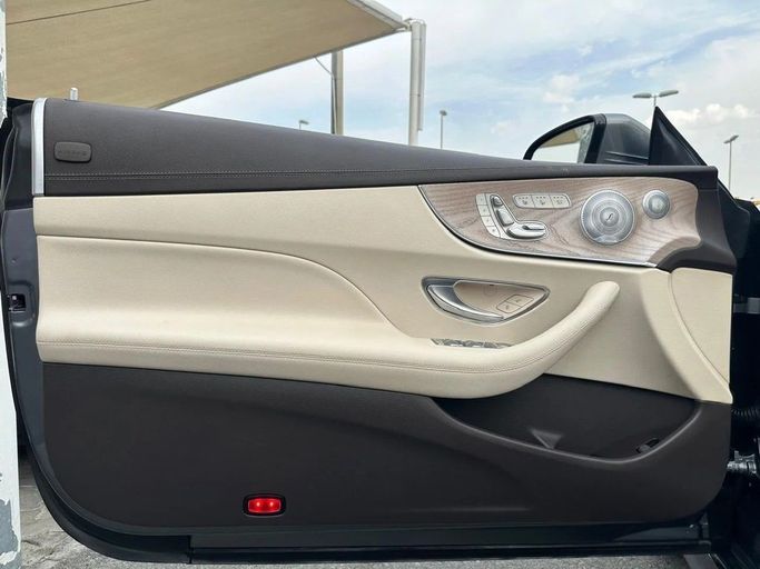 Подержанный Mercedes-Benz E-Class 400 V (W213, S213, C238), 3.0 л, 2018 в Шардже от Al Hashal Used Cars Серый цвет. Американская | AUTO.AE