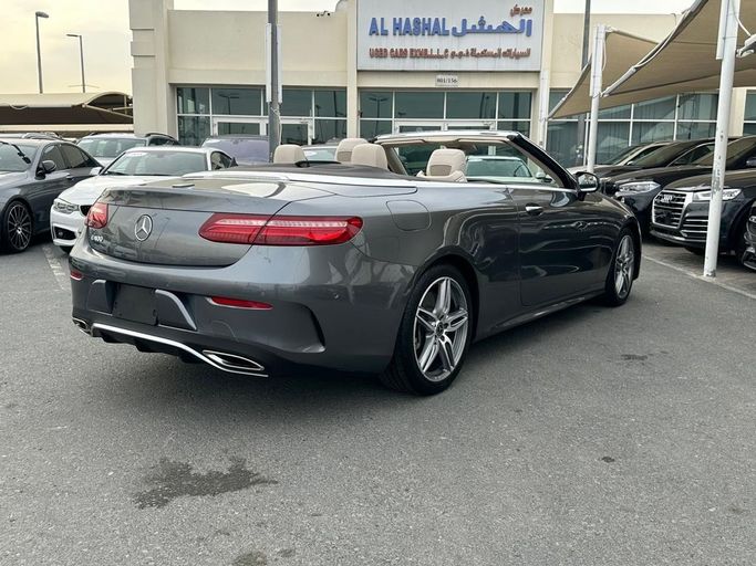 Подержанный Mercedes-Benz E-Class 400 V (W213, S213, C238), 3.0 л, 2018 в Шардже от Al Hashal Used Cars Серый цвет. Американская | AUTO.AE