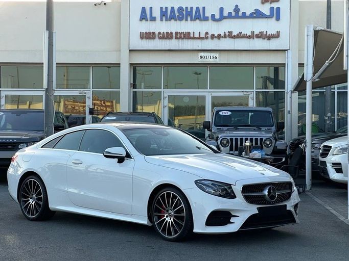 Подержанный Mercedes-Benz E-Class 300 V (W213, S213, C238), 2.0 л, 2019 в Шардже от Al Hashal Used Cars Белый цвет. GCC | AUTO.AE