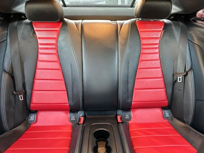 Подержанный Mercedes-Benz E-Class 300 V (W213, S213, C238), 2.0 л, 2019 в Шардже от Al Hashal Used Cars Белый цвет. GCC | AUTO.AE