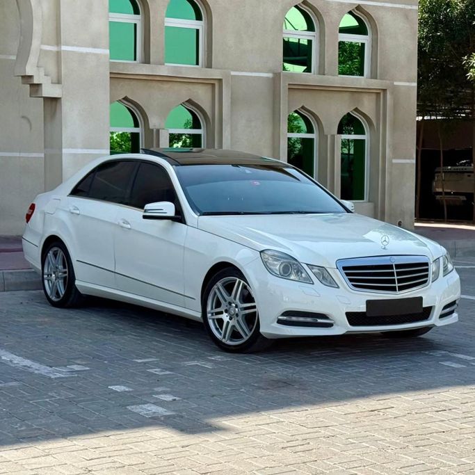 Подержанный Mercedes-Benz E-Class 300 IV (W212, S212, C207), 3.5 л, 2012 в Шардже от Sarmad Cars Белый цвет.  | AUTO.AE