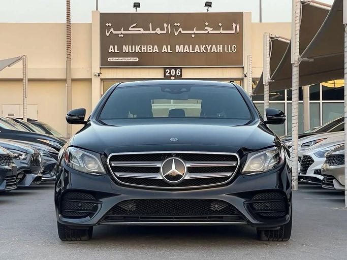 Подержанный Mercedes-Benz E-Class 300 V (W213, S213, C238), 2.0 л, 2018 в Шардже от Al Nukhba Al Malakyah Used Cars Черный цвет. Американская | AUTO.AE