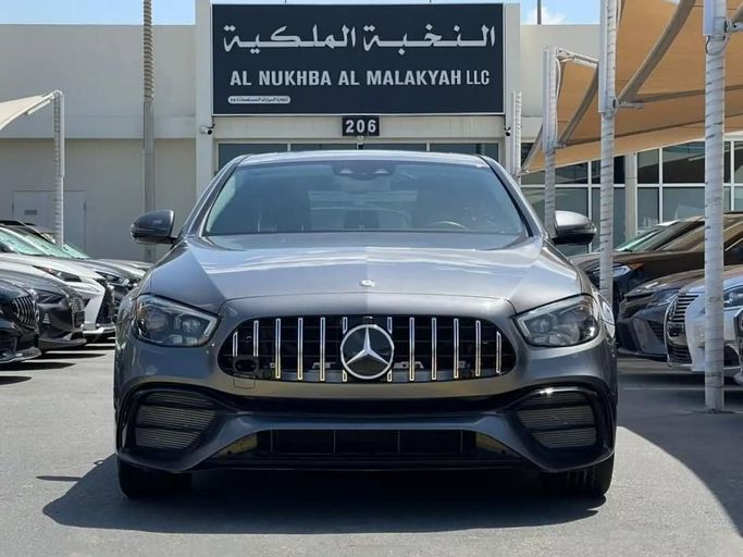 Подержанный Mercedes-Benz E-Class 300 V (W213, S213, C238), 2.0 л, 2017 в Шардже от Al Nukhba Al Malakyah Used Cars Серый цвет. Корейская | AUTO.AE