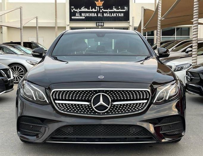 Подержанный Mercedes-Benz E-Class 400 V (W213, S213, C238), 3.0 л, 2018 в Шардже от Al Nukhba Al Malakyah Used Cars Черный цвет. Американская | AUTO.AE