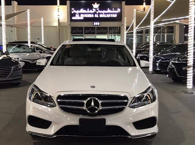 Подержанный Mercedes-Benz E-Class 350 IV (W212, S212, C207) Рестайлинг, 3.5 л, 2016 в Шардже от Al Nukhba Al Malakyah Used Cars Белый цвет. Американская | AUTO.AE