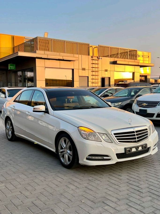 Used Mercedes-Benz E-Class 350 IV (W212, S212, C207), 3.5 l, 2011 in Sharjah by Al Sayarah Al Oula, White color. American Specs | AUTO.AE