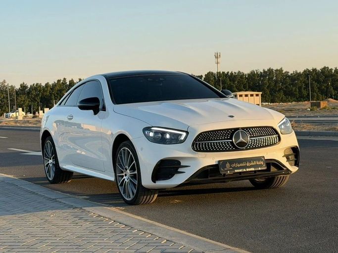 Подержанный Mercedes-Benz E-Class 450 V (W213, S213, C238), 3.0 л, 2019 в Шардже от Wahat Al Sharq  Car Showroom Белый цвет. Японская | AUTO.AE