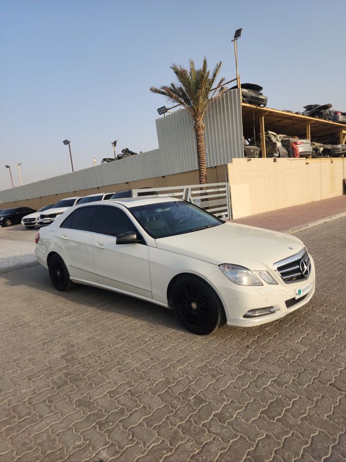 مستعملة Mercedes-Benz E-Class 300 IV (W212، S212، C207), 3.5 l, 2010 في في الشارقة من DAYYAN CARS، اللون أبيض. المواصفات الكورية | AUTO.AE