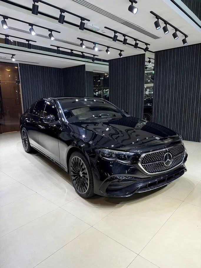 مستعملة Mercedes-Benz E-Class 300 L السادس (W214، S214), 2.0 l, 2025 في في الشارقة من bonn، اللون أزرق داكن. مواصفات الخليج | AUTO.AE | إعلان #244891