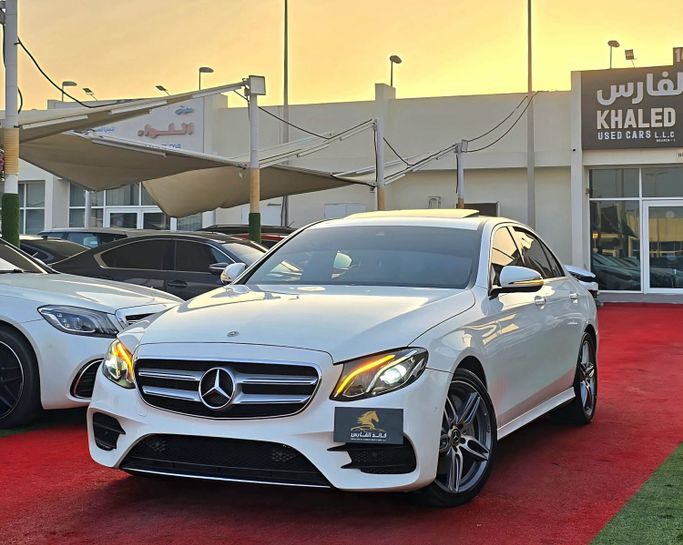 مستعملة Mercedes-Benz E-Class 300 V (W213، S213، C238), 2.0 l, 2018 في في الشارقة من KHALED AL FARES 149، اللون أبيض. المواصفات الأمريكية | AUTO.AE | إعلان #261551
