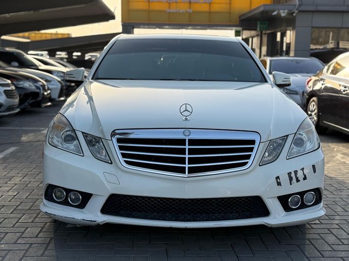 مستعملة Mercedes-Benz E-Class 350 IV (W212، S212، C207), 3.5 l, 2010 في في الشارقة من FAROUK KHALAF، اللون أبيض. المواصفات الأمريكية | AUTO.AE | إعلان #266234