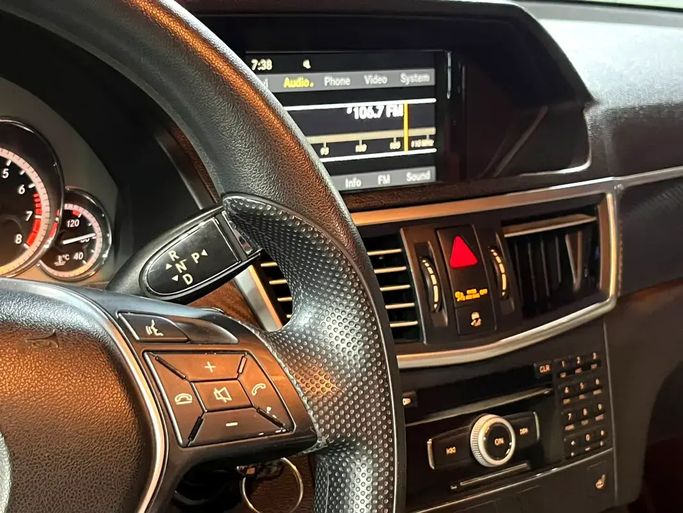 Подержанный Mercedes-Benz E-Class 350 IV (W212, S212, C207), 3.5 л, 2010 в ОАЭ, Шарджа от Rebou Alfakhama Золотистый цвет. Американская | AUTO.AE | Объявление #295792 — фото 12 из 20