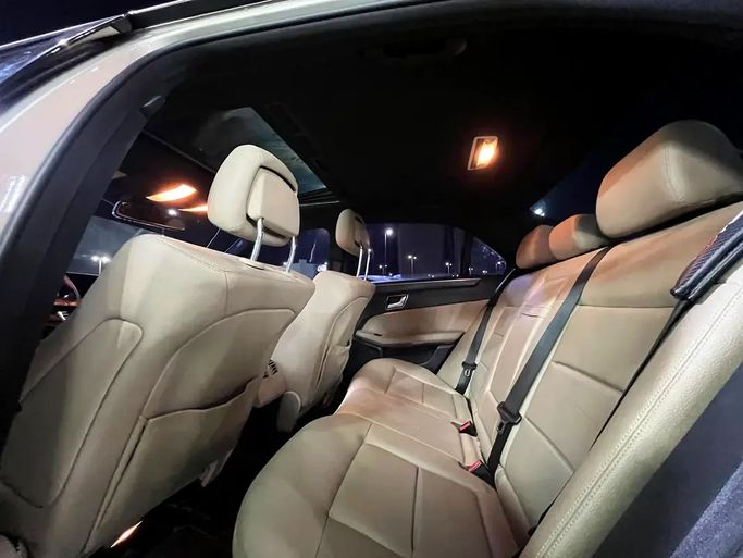 Подержанный Mercedes-Benz E-Class 350 IV (W212, S212, C207), 3.5 л, 2010 в ОАЭ, Шарджа от Rebou Alfakhama Золотистый цвет. Американская | AUTO.AE | Объявление #295792 — фото 19 из 20