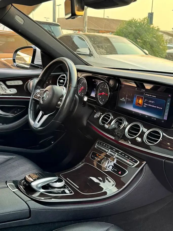 Подержанный Mercedes-Benz E-Class 300 V (W213, S213, C238), 2.0 л, 2019 в ОАЭ, Шарджа от Rebou Alfakhama Серебристый цвет. Американская | AUTO.AE | Объявление #295793 — фото 13 из 16