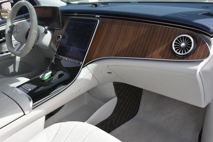 Подержанный Mercedes-Benz EQE 500, 2024 в Шардже от Alfaris Used Cars Зеленый цвет.  | AUTO.AE