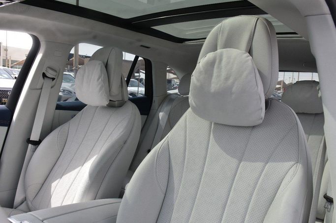 Подержанный Mercedes-Benz EQE 500, 2024 в Шардже от Alfaris Used Cars Зеленый цвет.  | AUTO.AE