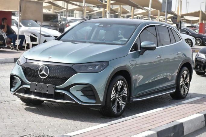 Подержанный Mercedes-Benz EQE 500, 2024 в Шардже от Alfaris Used Cars Голубой цвет. Other | AUTO.AE