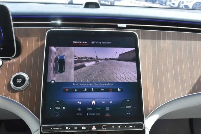 Подержанный Mercedes-Benz EQE 500, 2024 в Шардже от Alfaris Used Cars Голубой цвет. Other | AUTO.AE