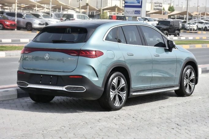 Подержанный Mercedes-Benz EQE 500, 2024 в Шардже от Alfaris Used Cars Голубой цвет. Other | AUTO.AE