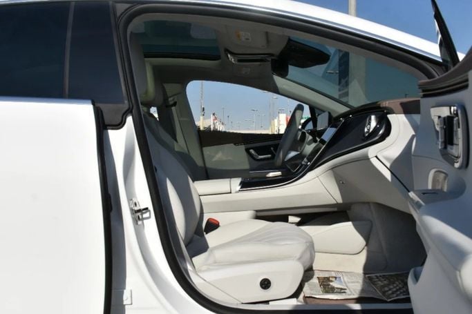 Подержанный Mercedes-Benz EQE 350+, 2024 в Шардже от Alfaris Used Cars Белый цвет. Other | AUTO.AE