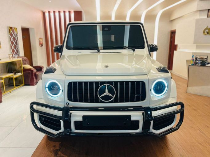 Подержанный Mercedes-Benz G-Class AMG 63 4x4 Squared II (W463), 4.0 л, 2020 в Шардже от Alyamama Motors Белый цвет. Европейская | AUTO.AE