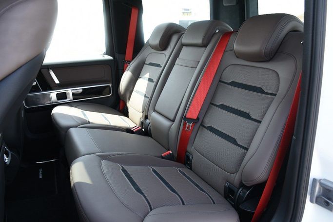 Подержанный Mercedes-Benz G-Class AMG 63 AMG II (W465) Рестайлинг, 4.0 л, 2024 в Шардже от Alfaris Used Cars Белый цвет.  | AUTO.AE