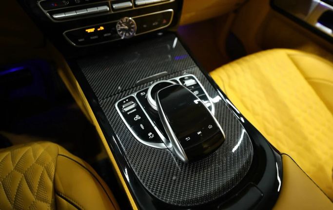 Подержанный Mercedes-Benz G-Class AMG 63 AMG II (W463), 4.0 л, 2019 в Шардже от Al Qassem Cars Trading Золотистый цвет. Американская | AUTO.AE