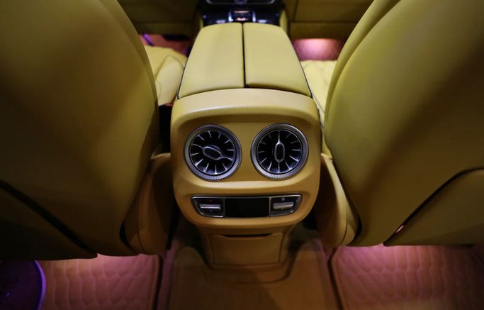 Подержанный Mercedes-Benz G-Class AMG 63 AMG II (W463), 4.0 л, 2019 в Шардже от Al Qassem Cars Trading Золотистый цвет. Американская | AUTO.AE