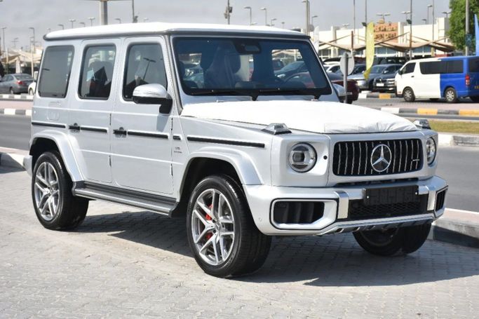 Новый Mercedes-Benz G-Class AMG 63 AMG II (W465) Рестайлинг, 4.0 л, 2025 в Шардже от Alfaris Used Cars Белый цвет. Other | AUTO.AE