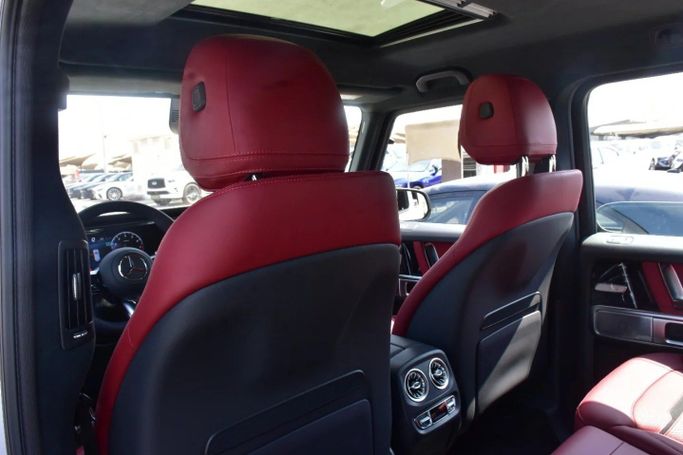 Новый Mercedes-Benz G-Class AMG 63 AMG II (W465) Рестайлинг, 4.0 л, 2025 в Шардже от Alfaris Used Cars Белый цвет. Other | AUTO.AE